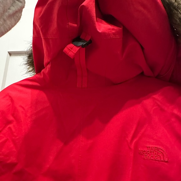 Women's Red Fur-Trimmed North Face Jacket - Picture 6 of 6